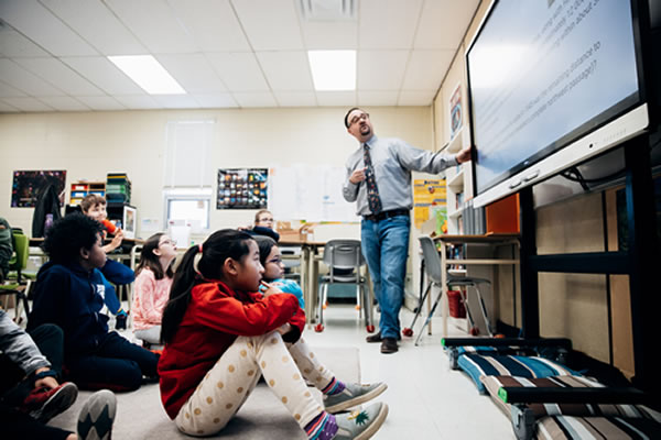 smart mx display in classroom